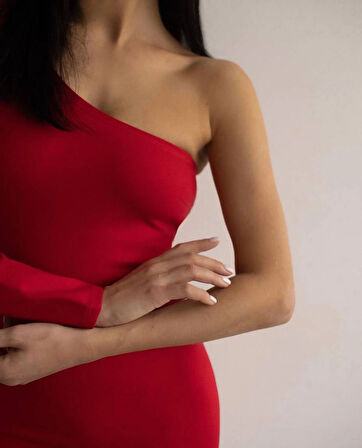 Tek Kol Kırmızı Slim Fit Kısa Düz Renk Sade Şık Mini Elbise