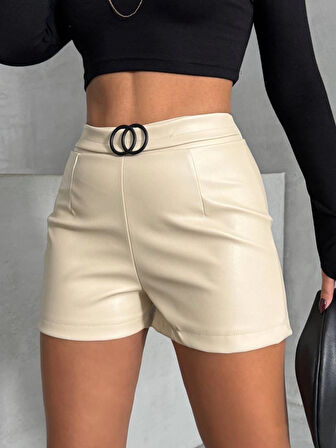 Önü Tokalı Bej Rengi Yüksek Bel Mini Deri Şort