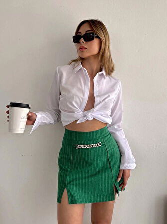 Önü Zincir Detaylı Yeşil Çizgili Çift Yırtmaçlı Yüksek Bel Mini Şort Etek