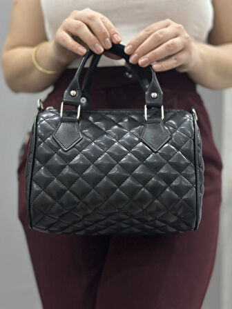 Kapaksız kapitone siyah cilt çanta