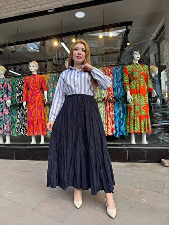 Siyah Bilek Hizasında Kabartmalı Uzun Bol Kesim Kraş Etek (Tesettür İçin Uygun)