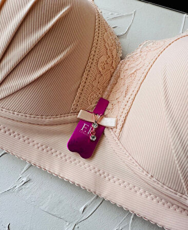 Harper Balensiz Desteksiz V Yaka Kesim Kaplı Dantelli Ultra Kaliteli Rahat C Cup Sütyen