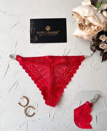 İntive Kırmızı Yanları Parlak Taşlı Şık Feminen Dantelli Kaliteli İp G-String