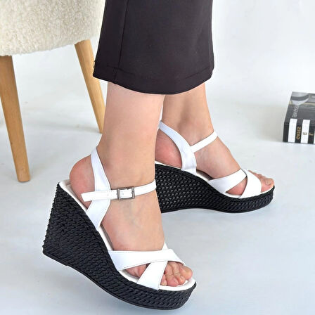 Minna Beyaz Cilt Dolgu Topuk Sandalet