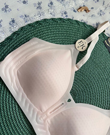 Raye İthal Buz İpek (İce-Silk) Ultra İnce Rahat Nefes Alır Dekolteli Görünmez Lazer Dikişsiz Sütyen