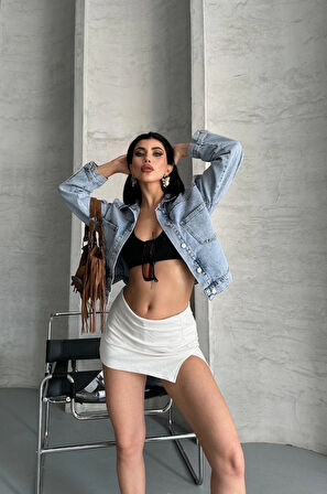 Çift cepli kol katlamalı kar yıkama crop kot ceket mavi d2000