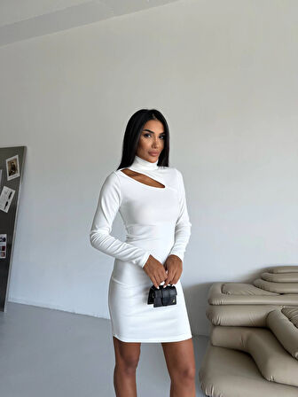 Boğazlı gögüs dekolteli elbise beyaz f2333