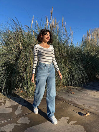 V yaka çizgili bluz beyaz A3699