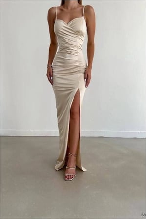 Kadın Şık Model Saten Kumaş V Yaka Yırtmaçlı Askılı Abiye Elbise