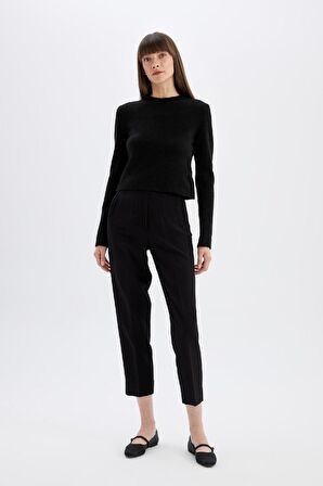 DeFacto Regular Fit Bisiklet Yaka Premium Basic Düz Crop Triko Kazak C9047AX24WNBK27