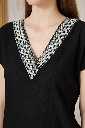 Kadın Siyah Beyaz İşlemeli İnce Terletmeyen Özel Kumaş Kısa Kollu Yazlık Bluz 3379150