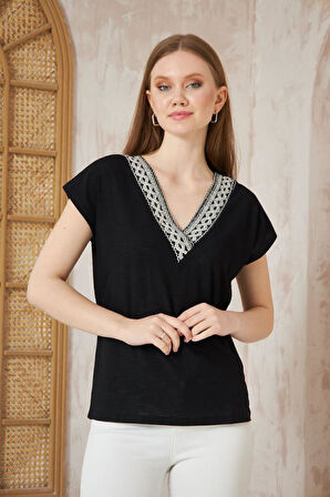 Kadın Siyah Beyaz İşlemeli İnce Terletmeyen Özel Kumaş Kısa Kollu Yazlık Bluz 3379150