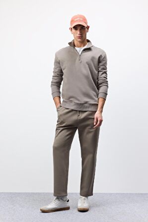 DeFacto Comfort Regular Fit Rahat Kalıp Fermuarlı Dik Yaka Basic Düz Sweatshirt X7405AZ25SPKH510