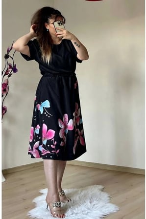 Eteği Çiçekli Siyah Elbise