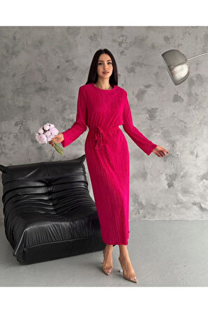 Uzunkollu piliseli elbise