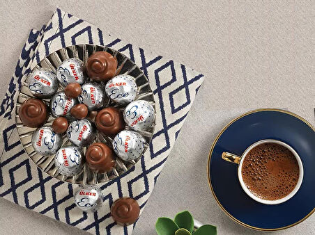 Ülker Ece Bütün Fındıklı Sütlü Çikolata 1 kg