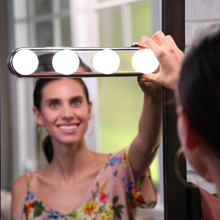 Kablosuz Parlak Banyo Stüdyo Makyaj Aynası Işığı Pilli Vantuzlu Taşınabilir 4 Led Ampul (4490)