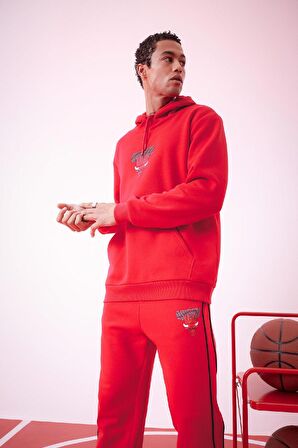DeFactoFit NBA Chicago Bulls Standart Fit Kapüşonlu Cepli Sweatshirt B3884AX24SPBR244