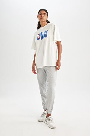 DeFactoFit NBA Wordmark Oversize Geniş Kalıp Bisiklet Yaka Kısa Kollu Tişört T5506AZ24AUWT32