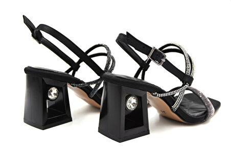 Prego (İzlife) Taş Biyeli Dekolte Ökçe Topuklu Kadın Ayakkabı SİYAH