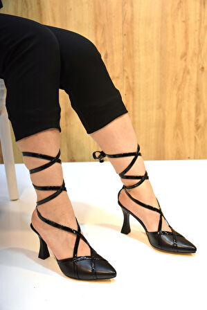 Prego (Kırcalı) Burnu Kapalı Bileğe Dolamalı Topuklu Kadın Ayakkabı SİYAH