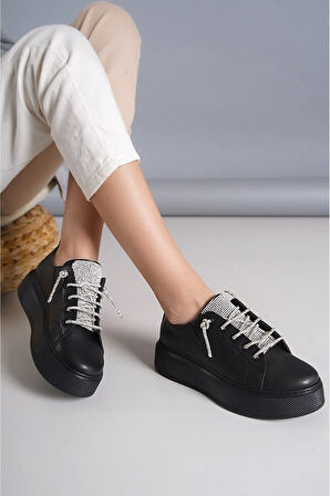 Prego Taş Biye Detaylı Poli Hafif Taban Günlük Kadın Ayakkabı SİYAH