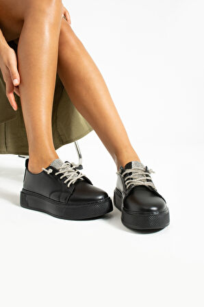 Prego Taş Biye Detaylı Poli Hafif Taban Günlük Kadın Ayakkabı SİYAH