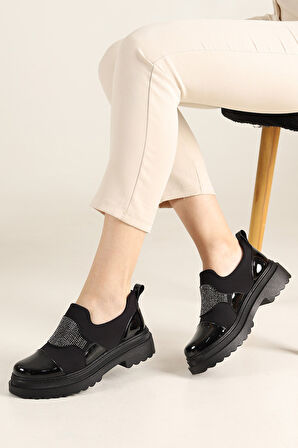 Beyaz (İzlife) Poli Taban Rugan Taş Detaylı Loafer Ayakkabı RUGAN SİYAH