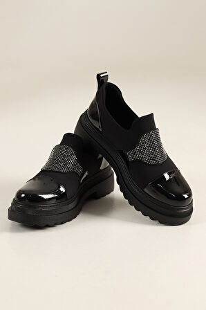 Beyaz (İzlife) Poli Taban Rugan Taş Detaylı Loafer Ayakkabı RUGAN SİYAH