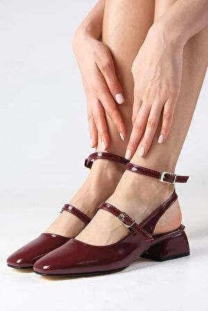 Beyaz (Pine Cone) Kapalı Küt Burun Topuklu Kadın Ayakkabı BORDO