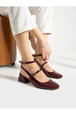 Beyaz (Pine Cone) Kapalı Küt Burun Topuklu Kadın Ayakkabı BORDO