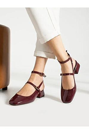 Beyaz (Pine Cone) Kapalı Küt Burun Topuklu Kadın Ayakkabı BORDO