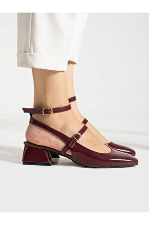 Beyaz (Pine Cone) Kapalı Küt Burun Topuklu Kadın Ayakkabı BORDO