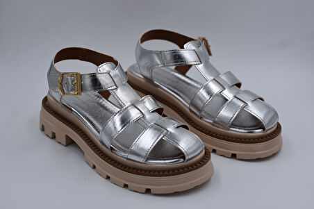 Beyaz (London) Suprays Poli Hafif Taban Kadın Sandalet GUMÜŞ