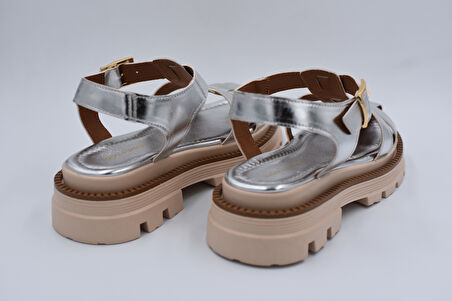 Beyaz (London) Suprays Poli Hafif Taban Kadın Sandalet GUMÜŞ