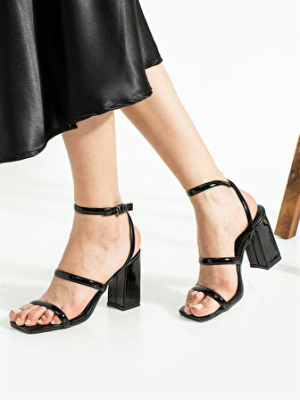 Beyaz (London) İnce Biyeli Topuklu Kadın Ayakkabı SİYAH