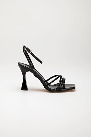 Beyaz (Shoes) İnce Biyeli Topuklu Kadın Ayakkabı SİYAH