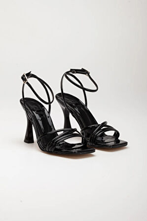 Beyaz (Shoes) İnce Biyeli Topuklu Kadın Ayakkabı SİYAH