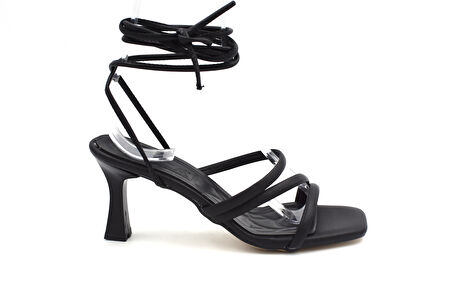 Beyaz (Shoes)  Biyeli Topuklu Bileğe Dolamalı Kadın Ayakkabı SİYAH