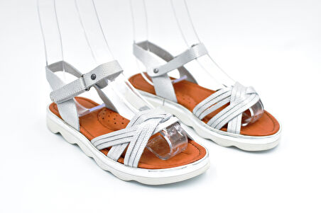 Prego (World Kids) Hakiki Deri Termo Kaymaz Taban Cırtlı Günlük KızÇocuk Sandalet GRİ