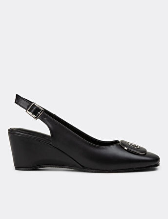 Beyaz (Park Moda) Feta Ökçe Burnu Kapalı V toka Detaylı Günlük Kadın Ayakkabı SİYAH