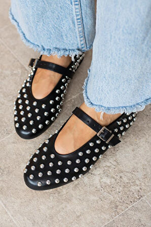 Beyaz (London) Tek bantlı Zımba Detaylı Günlük Kadın Babet SİYAH