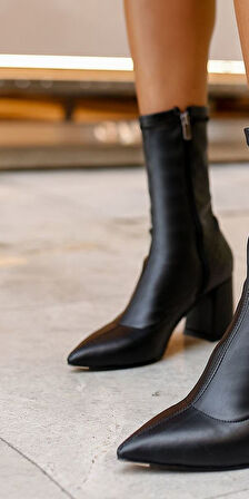 Beyaz (Pine Cone) Topuklu Streç Kadın Kısa Çizme SİYAH