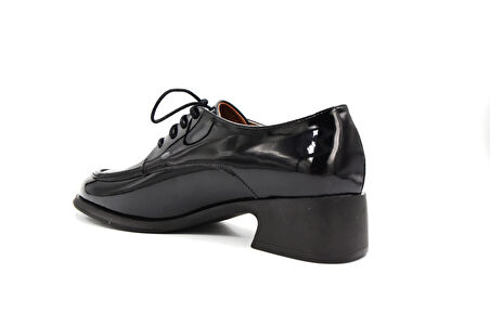 Beyaz (Park Moda) Termo Kaymaz Taban Bağcıklı Günlük Kadın Ayakkabı RUGAN SİYAH