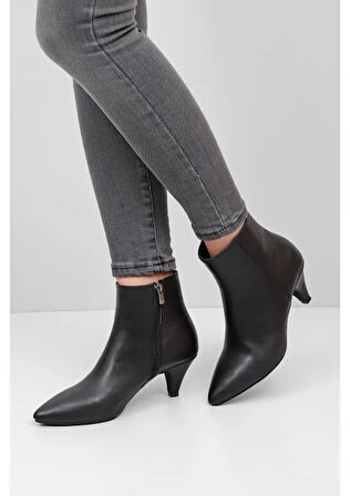 Beyaz (Pine Cone) İnce Topuklu Sivri Burun Fermuarlı Günlük Kadın  Kısa Çizme SİYAH