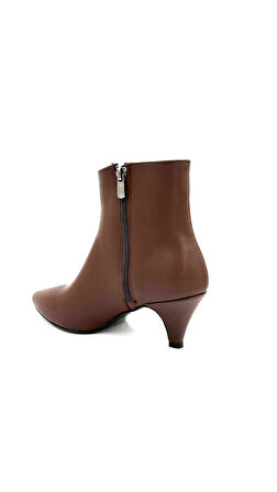 Beyaz (Pine Cone) İnce Topuklu Sivri Burun Fermuarlı Günlük Kadın  Kısa Çizme KAHVE