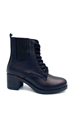 Beyaz (İniesta) Hakiki Deri Termo Kaymaz Taban Fermuarlı&Bağcıklı Kadın Bot SİYAH