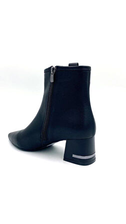 Beyaz (Park Moda) Luni  Fermuarlı Topuklu Kadın Bot SİYAH