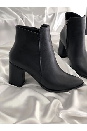 Beyaz (Oc Shoes) Topuklu Fermuarlı Günlük Kadın Bot SİYAH