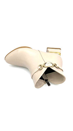 Beyaz Luis Yan Toka Detaylı Fermuarlı Kısa Kadın Bot BEJ